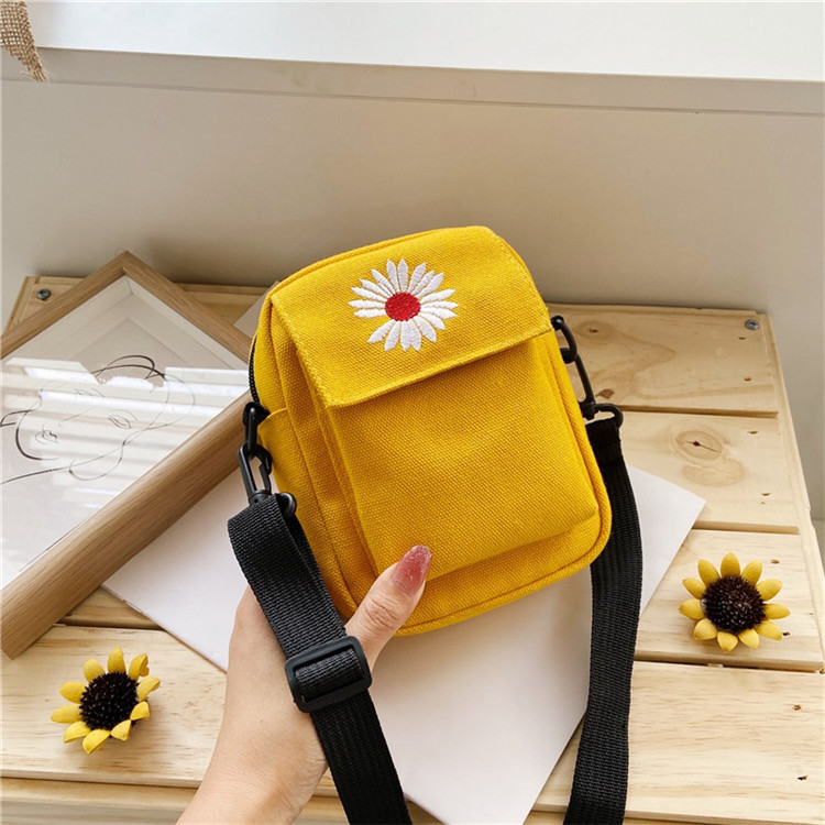 Daisy Canvas Small Bag for Women 2020 New Ins Japanese Style Crossbody Bag Literary Student Shoulder Mobile Phone Bag for Women Daisy Canvas Small Bag for Women 2020 New Ins Japanese Style Crossbody Bag Literary Student Shoulder Mobile Phone Bag for Women