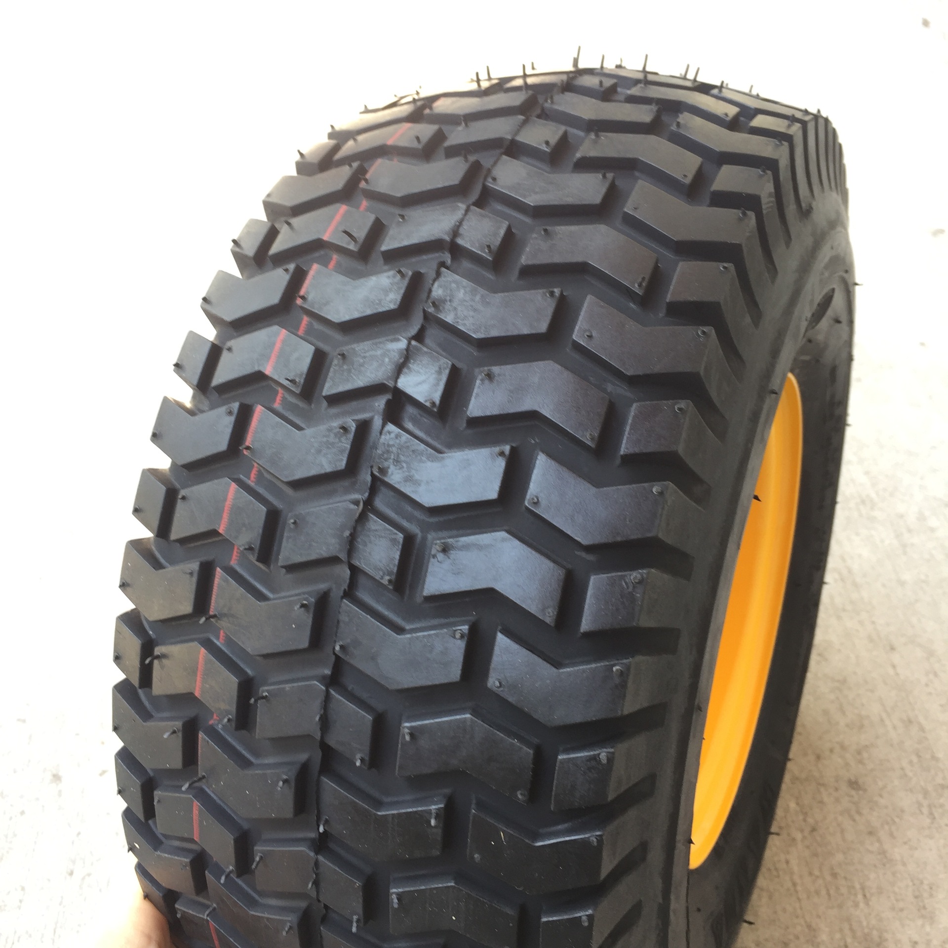 Neumático l cortacésped 15x6,00-6 rueda 15*6,00-6 con el eje