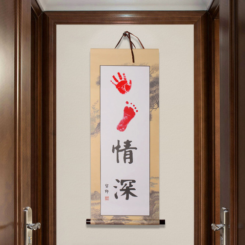 One-year-old baby is content and happy, calligraphy and painting, footprints of brotherly love, hand and foot prints, scrolls and paintings, commemorative gifts wholesale