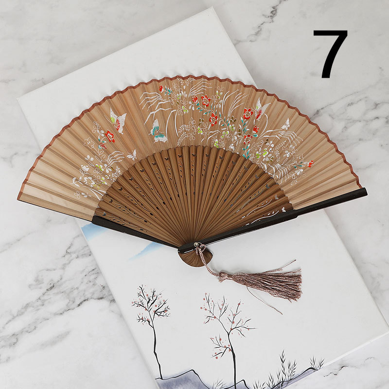 Ventilador plegable de estilo antiguo de seda Ventilador de seda de estilo chino Ventilador de seda de estilo japonés Borde de pintura de estilo japonés plegable pequeño ventilador de mujer al por mayor