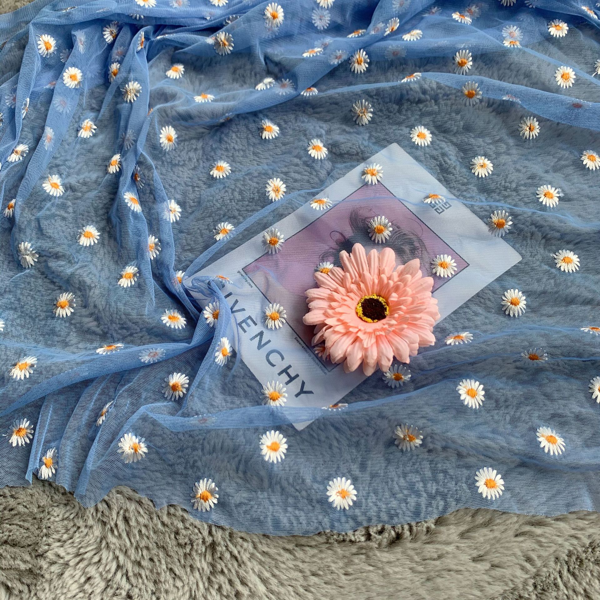 45A网眼布刺绣绣花小菊花网纱面料秋菊网纱 童装纱裙箱包面料