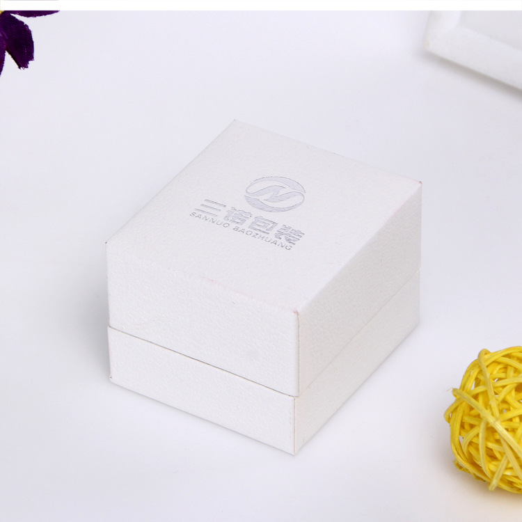 供应浪漫婚礼方形白色戒指盒 塑料戒指盒 戒指盒首饰盒