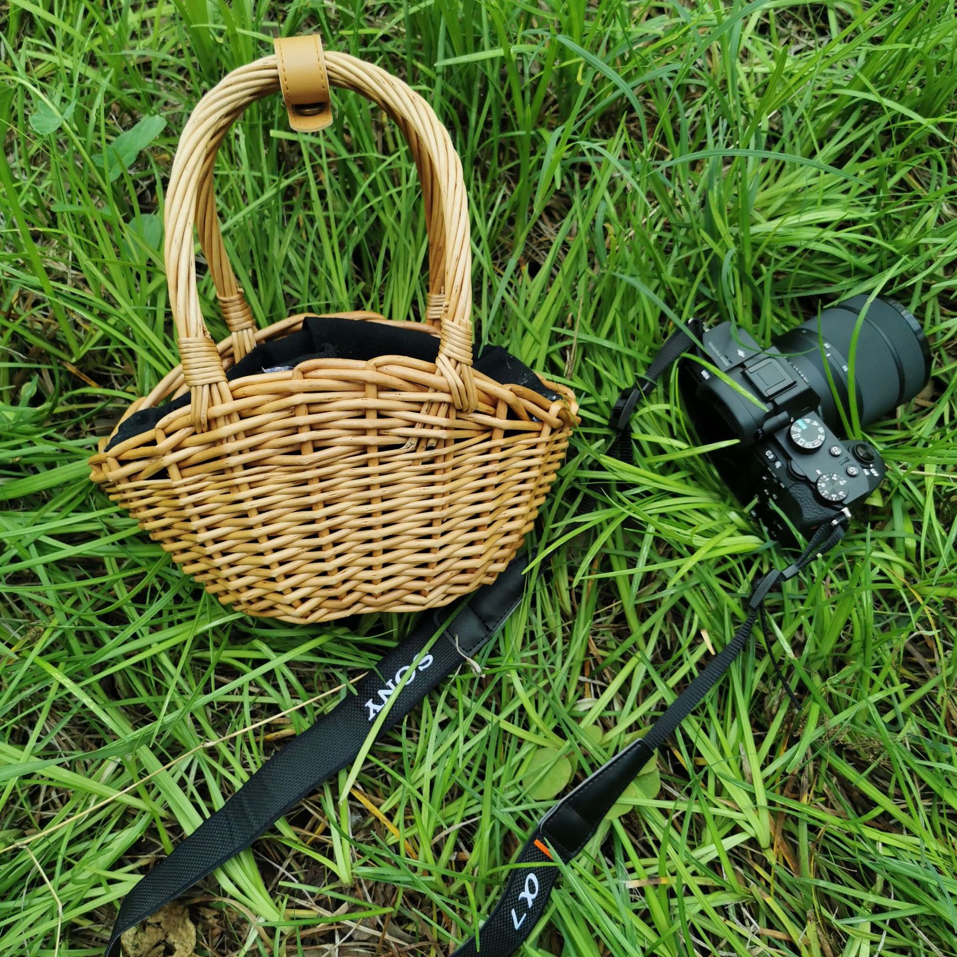 Handmade Rattan Woven Shoulder Bag With Leather Trim And Handle_voghion.com