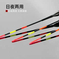 Highlight: Glow-in-the-dark floating grass hole water surface fishing with bright small floats for catching crucian carp, using glowing electronic floats for night fishing.