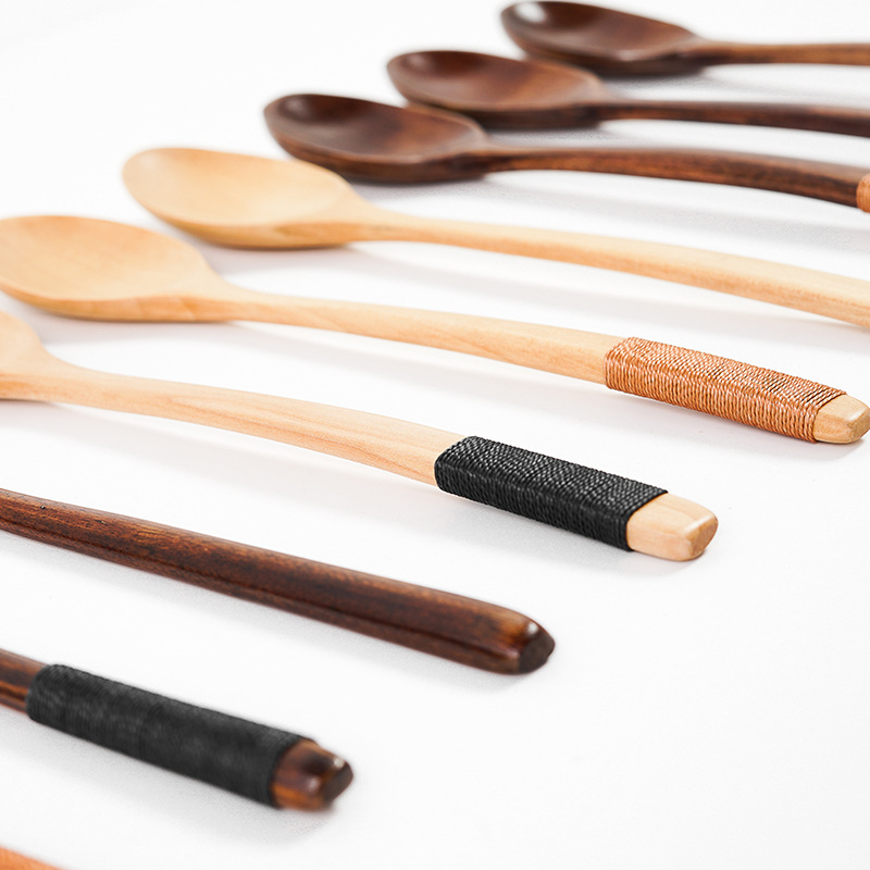 Línea enrollada japonesa y coreana 23.5CM cuchara de madera de mango largo Nanmu Lotus Cuchara de sopa Cuchara de cocina Cuchara de licuadora de café Vajilla al por mayor