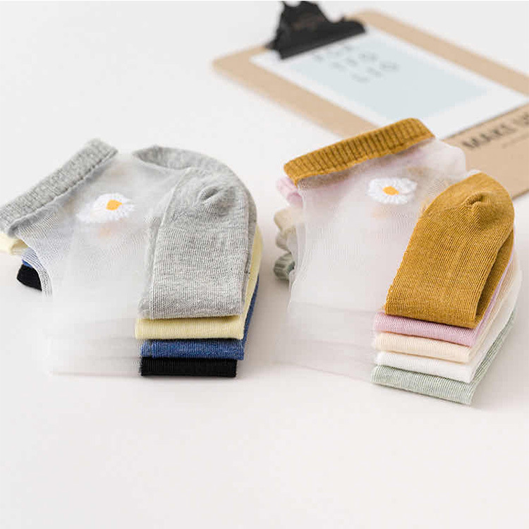 Medias de mujer de verano nuevos calcetines TikTok Daisy calcetines de algodón caqui para mujer ins medias de cristal japonesas de moda al por mayor