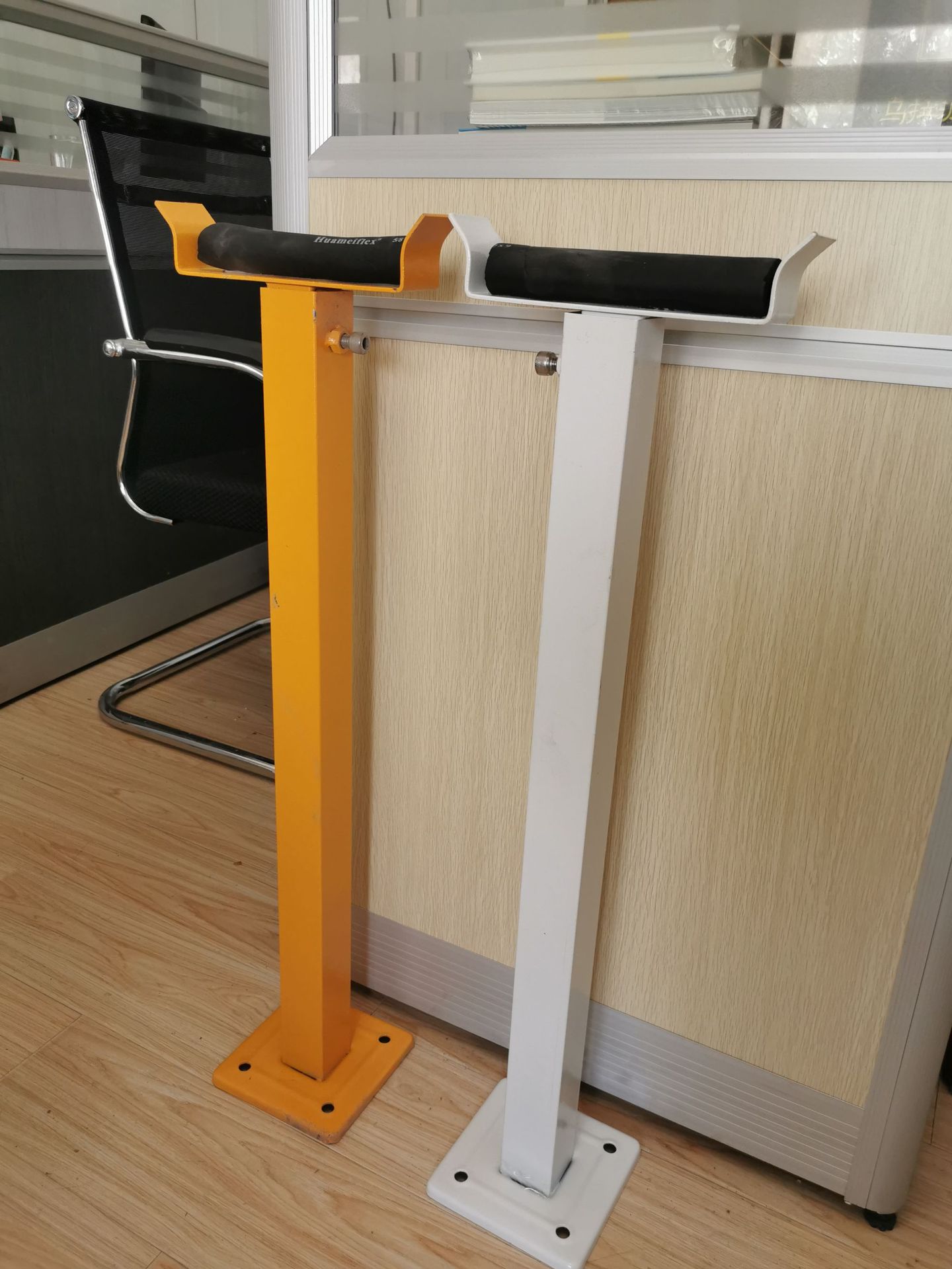 百胜智能道闸支架道闸杆支撑杆托架有效防止杆子过长过重导致下垂