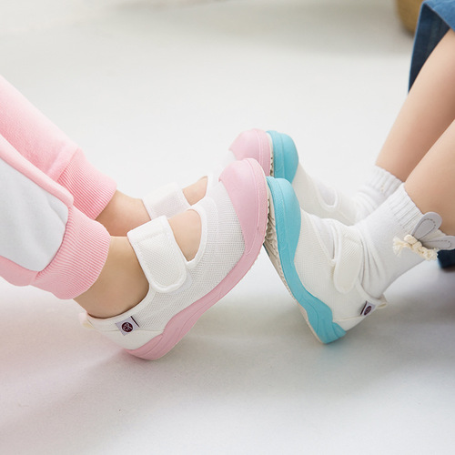 Soft-soled canvas shoes for girls and boys, suitable for spring and autumn, breathable children's indoor sports shoes.