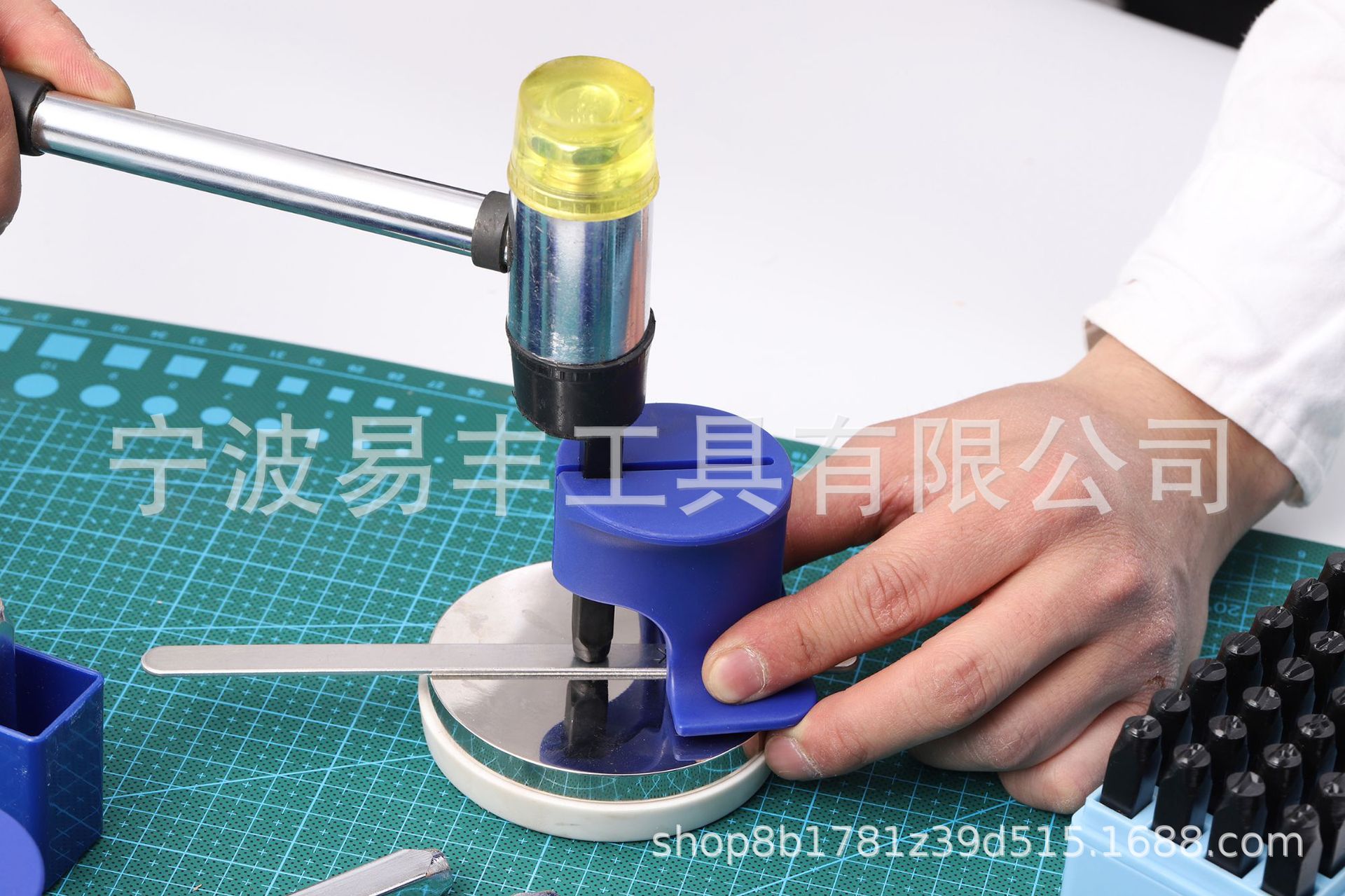 간단한 노킹 금속 스탬핑 지그 핸드 핀치 스탬프 홀더 디지털 스탬프 클램핑 도구