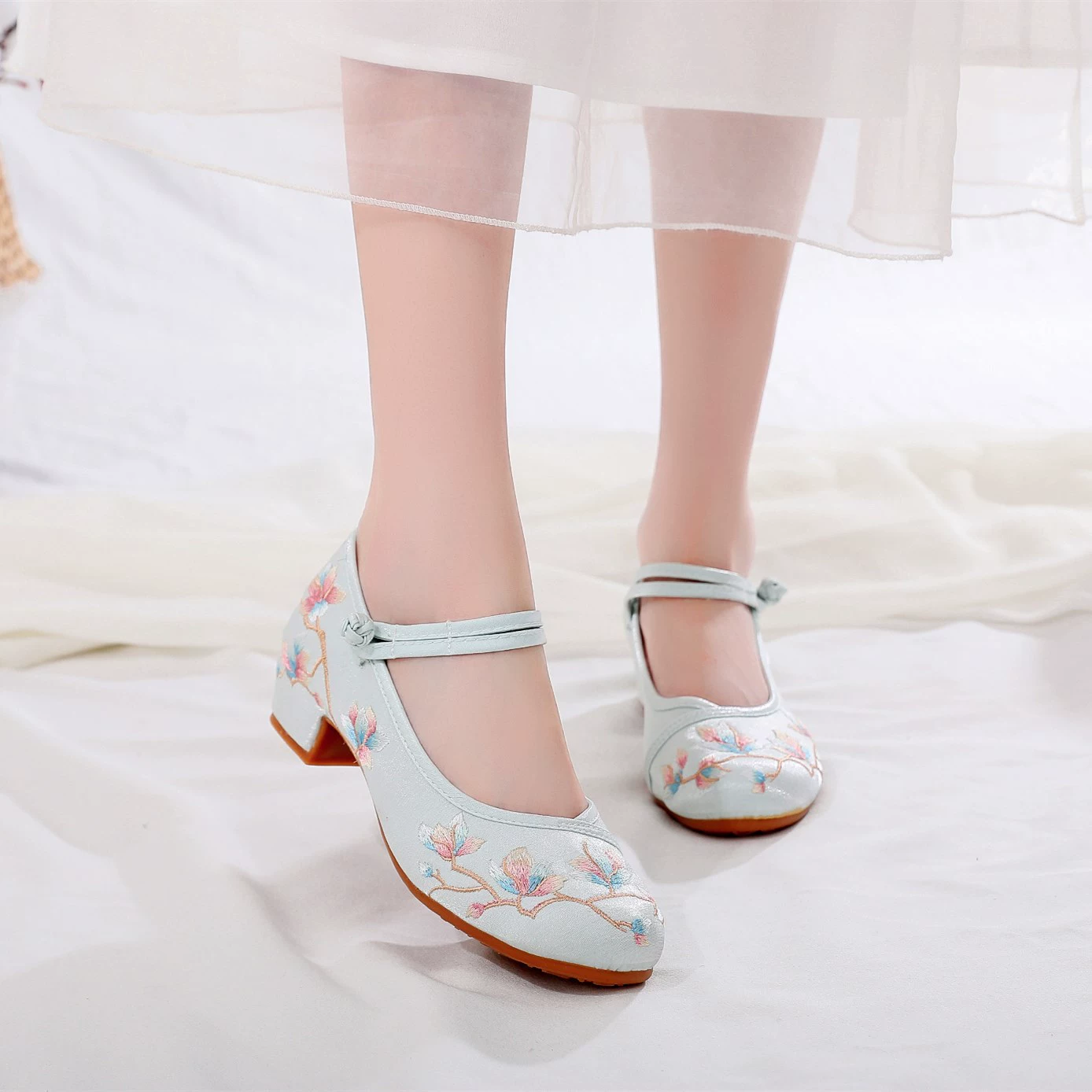 [Яркий] 2023 летняя новая женская обувь на плоской подошве с вышивкой в ​​китайском стиле в стиле ретро, ​​женская обувь для танцев в стиле династии Хань