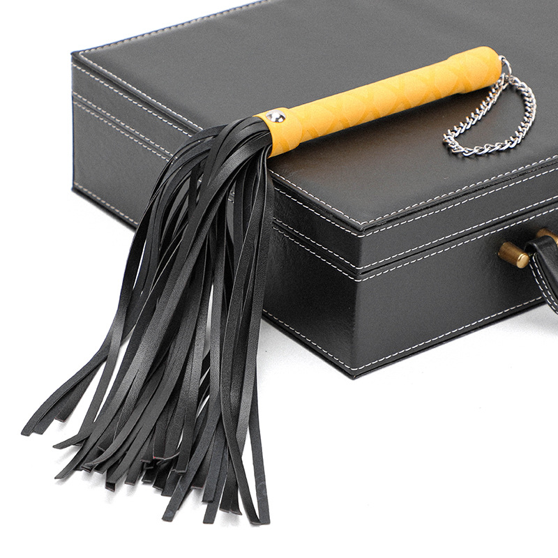 노란색 + 검은 수염