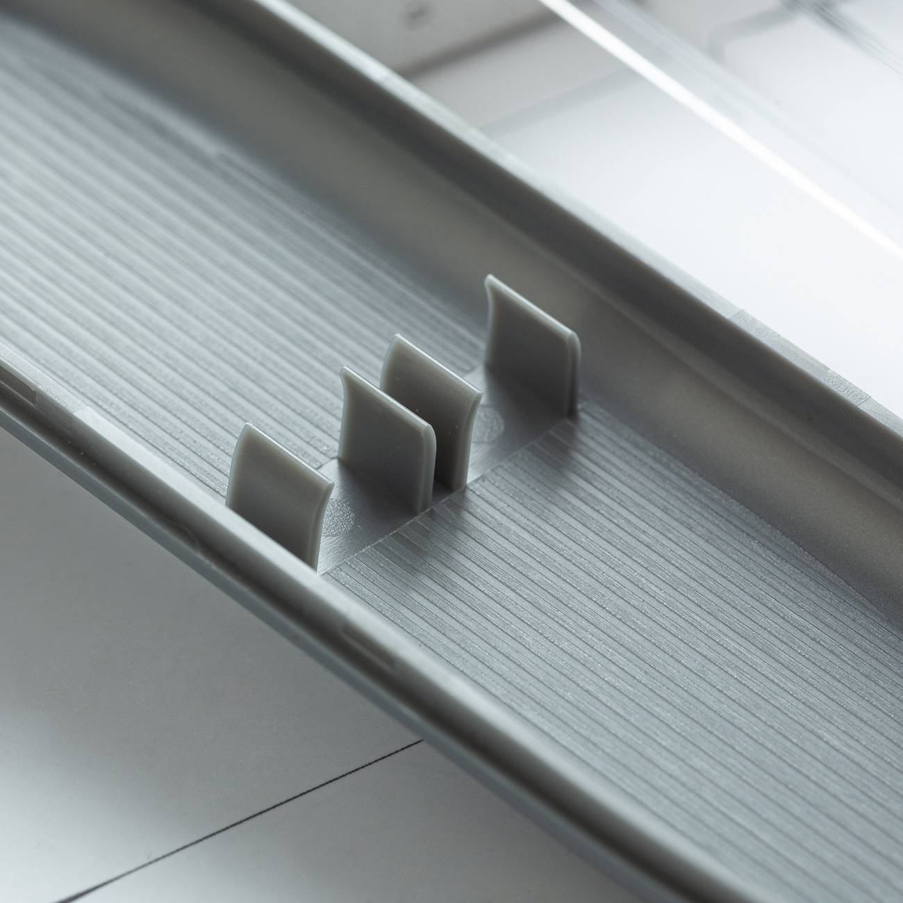 Fábrica al por mayor cabeza redonda de plástico caja de la pluma de embalaje de la pluma de metal Flip caja de papelería logotipo imprimible