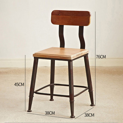 짠 철 의자