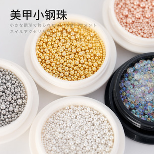 �ٴ�����С����Ʒ��ɫ�yɫõ���ָ���b���ϵ������Ь����l