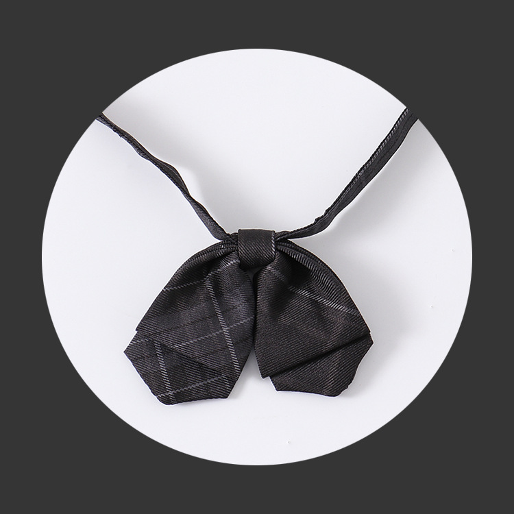 【Double -layer neckline】