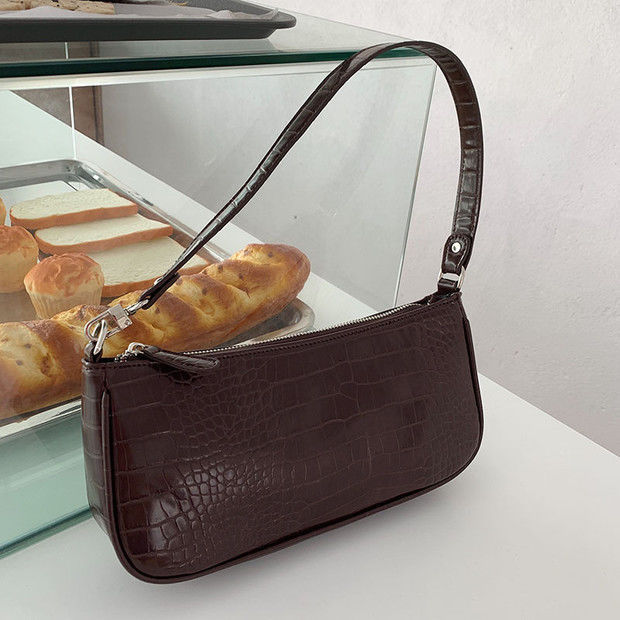Diseño de nicho francés estilo coreano versátil cocodrilo patrón baguette bolsa retro axila bolsa 2023 nueva bolsa de hombro portátil