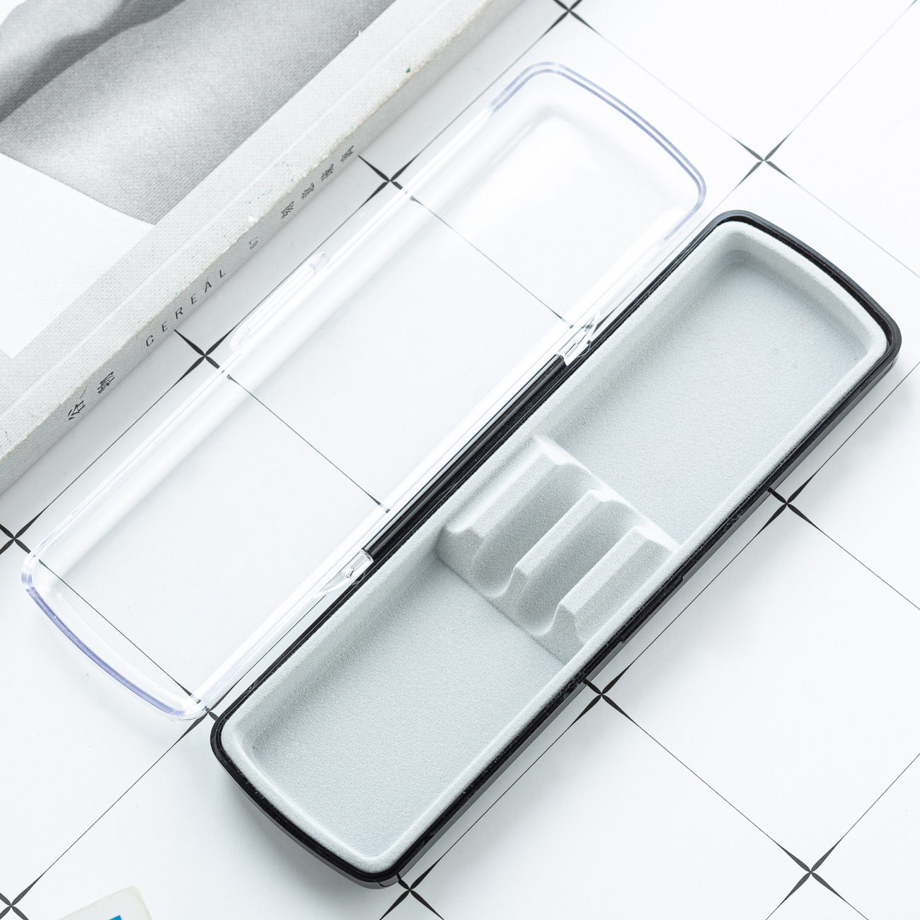 Creativo nuevo plástico transparente Flip caja de la pluma de doble pieza de la pluma de la perla pluma de metal PP material caja de embalaje caja de la pluma