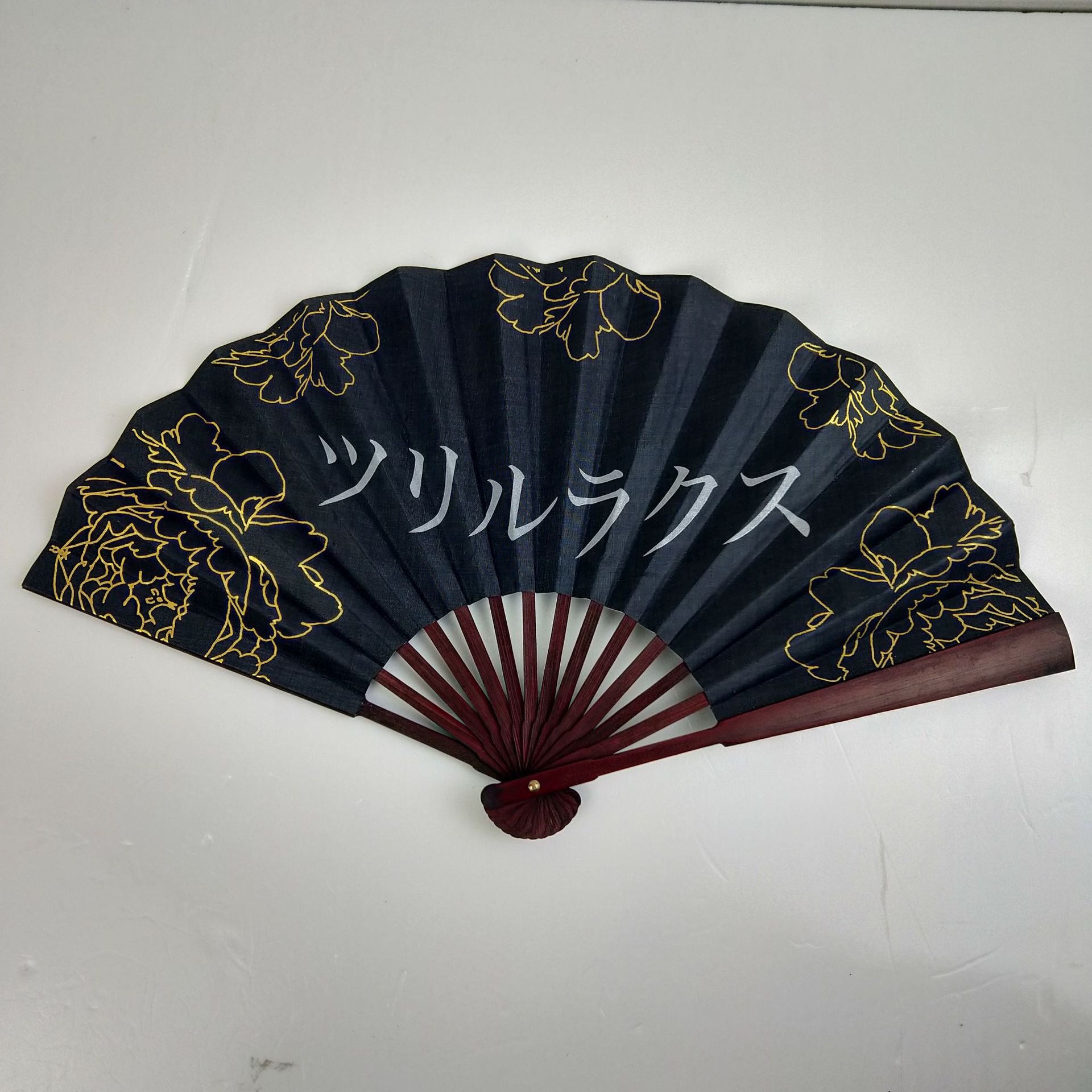 Abanicos publicitarios de venta directa de fábrica, disponibles en 7, 8, 9 y 10 pulgadas, abanicos plegables de bambú con tela de seda para hombres.