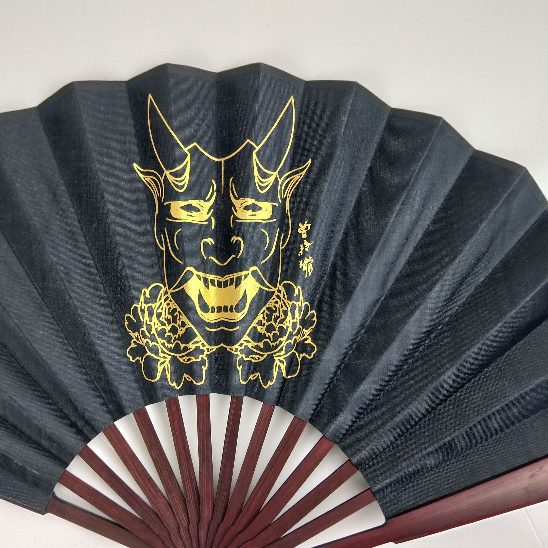 Abanicos publicitarios de venta directa de fábrica, disponibles en 7, 8, 9 y 10 pulgadas, abanicos plegables de bambú con tela de seda para hombres.