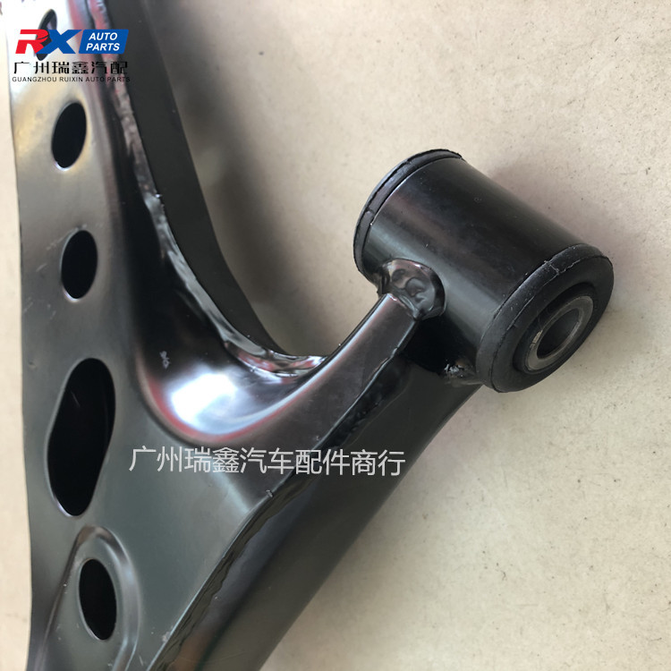 Adecuado para Toyota ISIS inferior suspensión versión japonesa anm15 inferior brazo oscilante 48068-49055 48069-49055 image 3