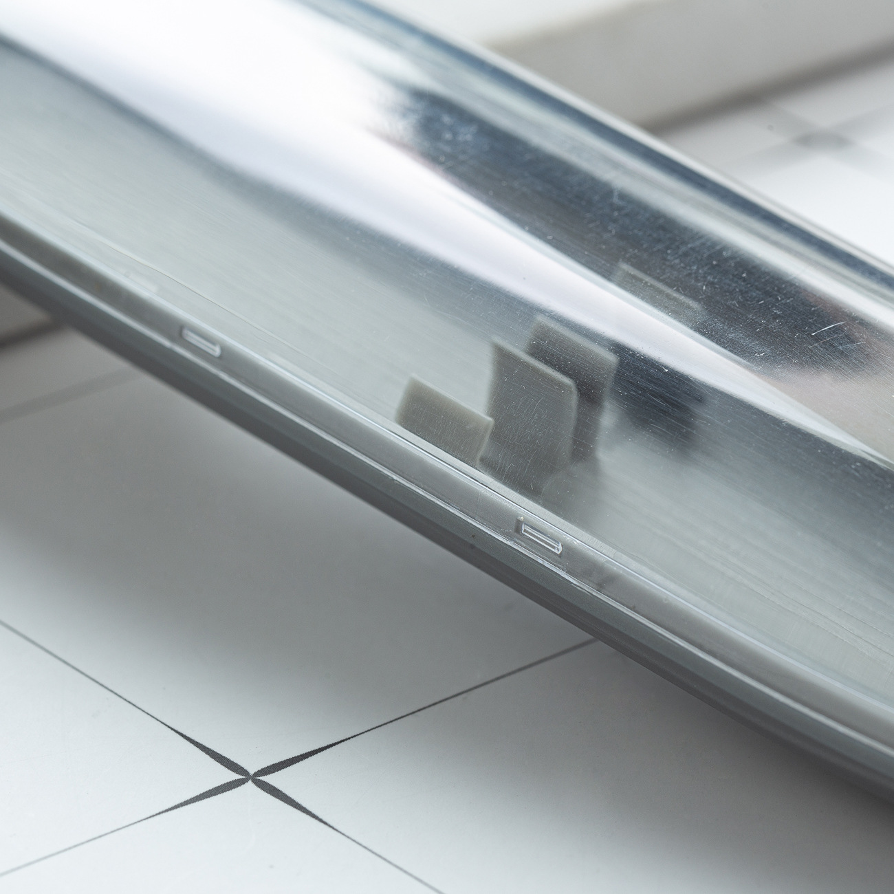 Fábrica al por mayor cabeza redonda de plástico caja de la pluma de embalaje de la pluma de metal Flip caja de papelería logotipo imprimible