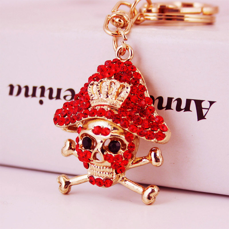 Creative Crystal Diamond-encrusted Pirate Skull Car Keychain Men's Key Chain Pendant Accessories Small Gift 1068