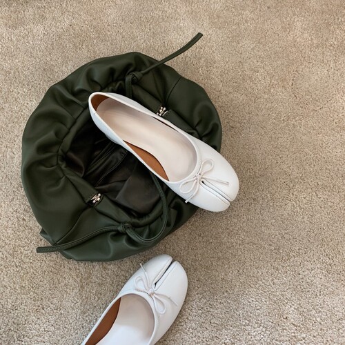 Spring and summer new solid color fashionable split-toe pig's trotters shoes, first-layer cowhide shoes, thick heel, medium heel women's shallow mouth shoes
