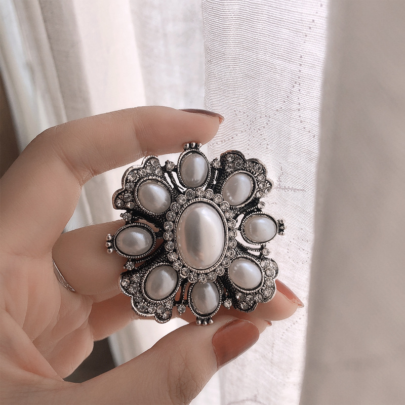 New Baroque Fashion Pearl Brooch Retro Palace Style Women's Coat Pin Corsage Accessories