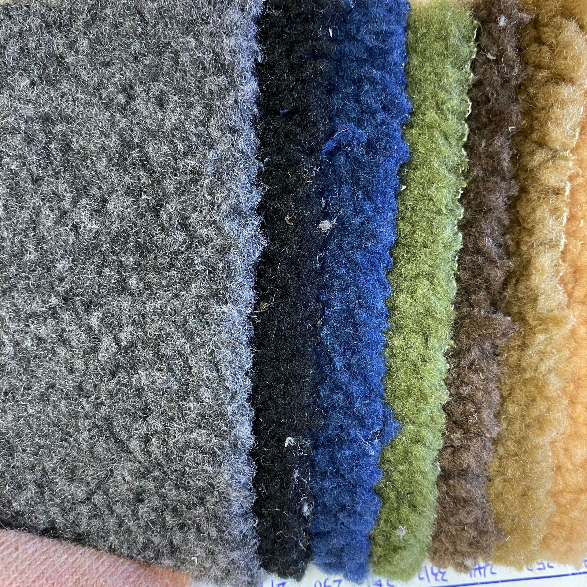 Precio de fábrica spot coreano grano pequeño cordero boutique grano pequeño calzado ropa abrigo juguetes tela peluche