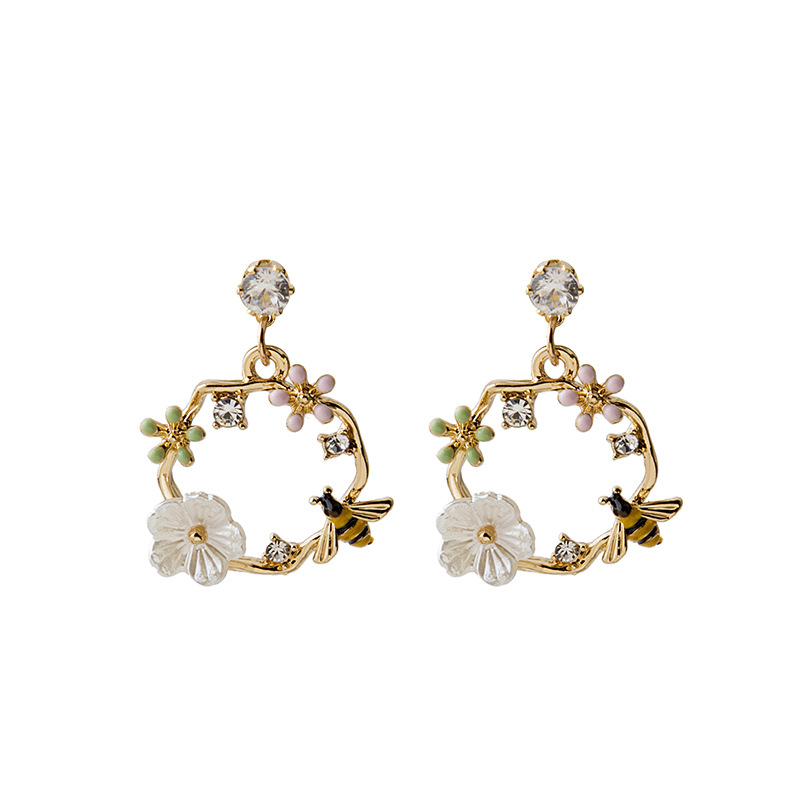 Aguja de plata Corea del Sur primavera y verano Bee Garland pendientes Dongdaemun Super Hada temperamento flor pendientes