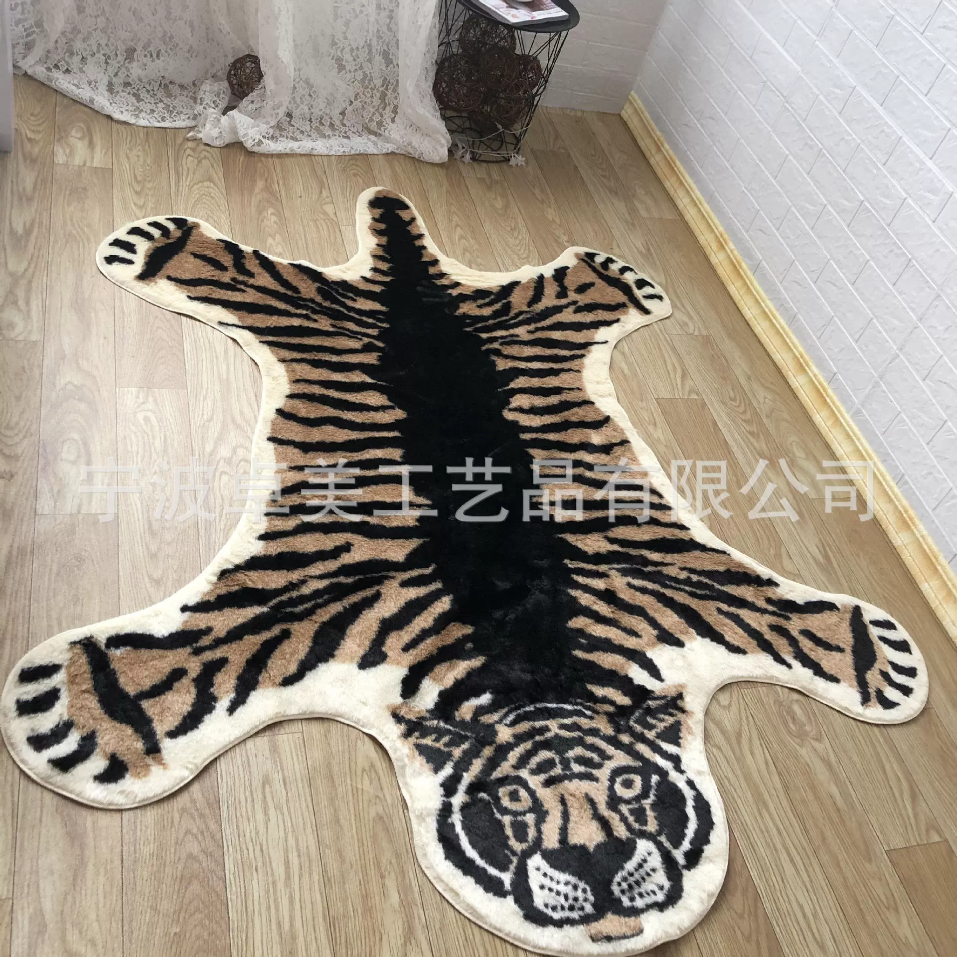 «[Zhuomei] The whole imitation animal print tiger pattern carpet is used for warm decoration in the living room, bedroom and children's room.»