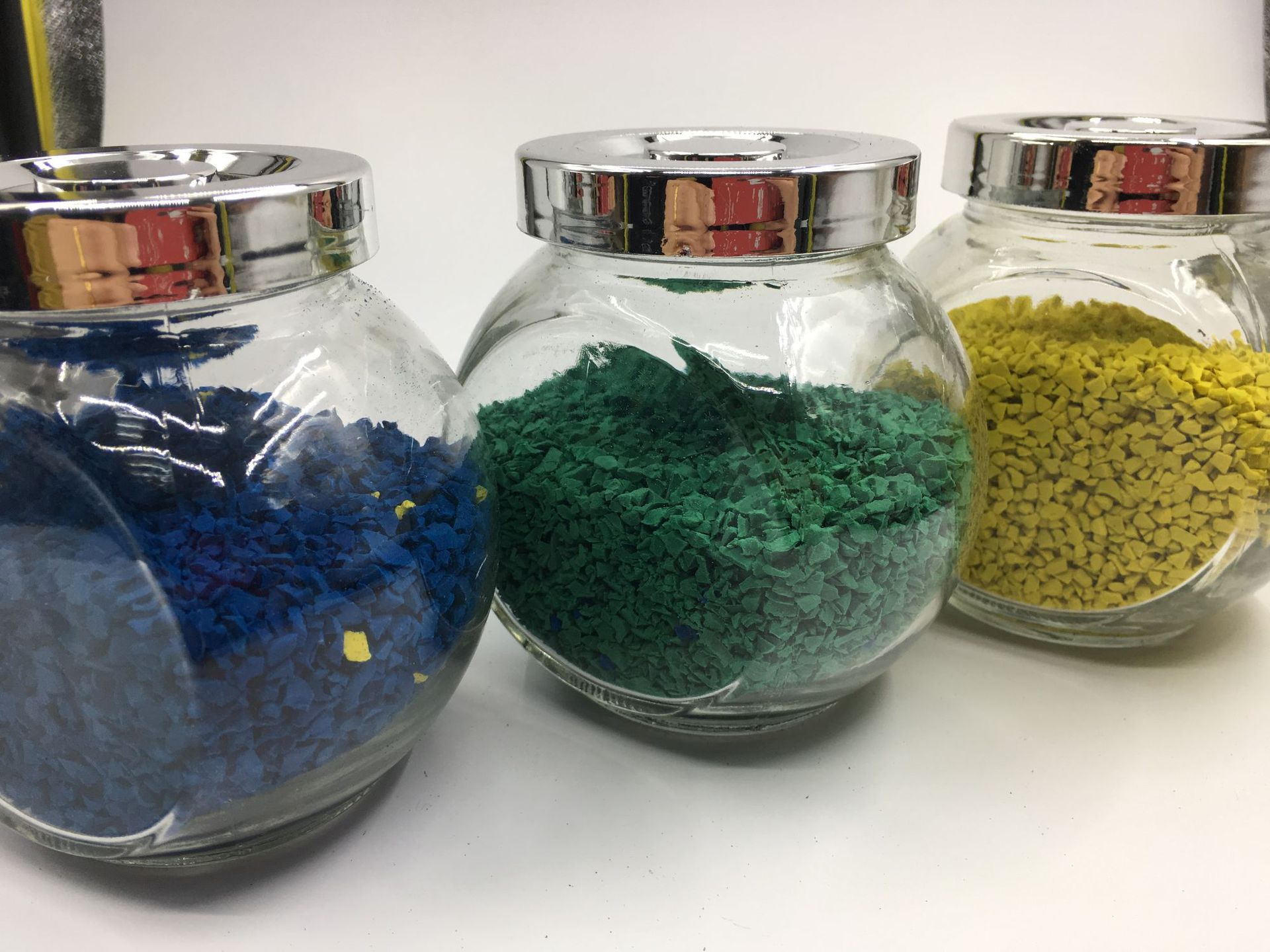 厂家现货50mm草高学校操场假草坪足球场人造草坪填充石英砂颗粒草