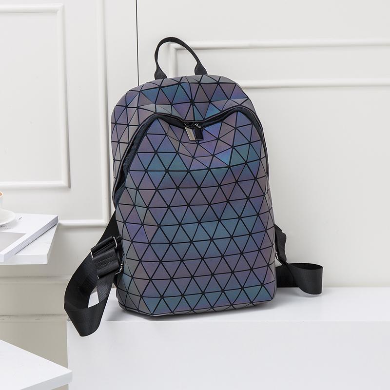 Mochila luminosa a laser geométrica feminina em PU com grade de diamantes da moda_voghion.com