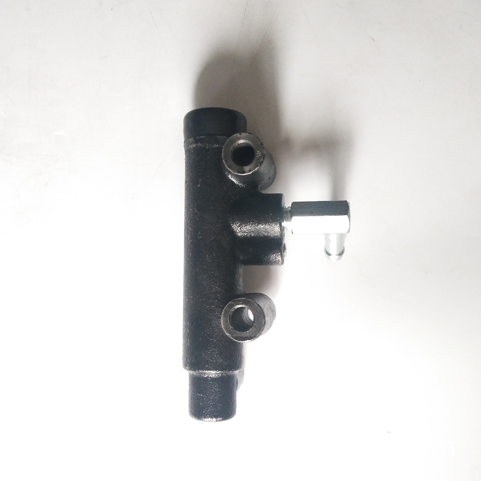 适用五十铃6HE1离合器总泵 制动总泵  1-47500-239-2 发动机配件|ru