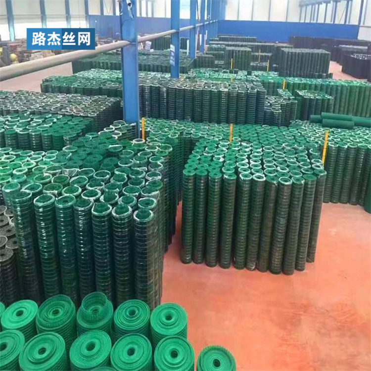 荷兰网圈地围栏网养殖养鸡铁丝网防护隔离栅栏家用包塑网现货生产