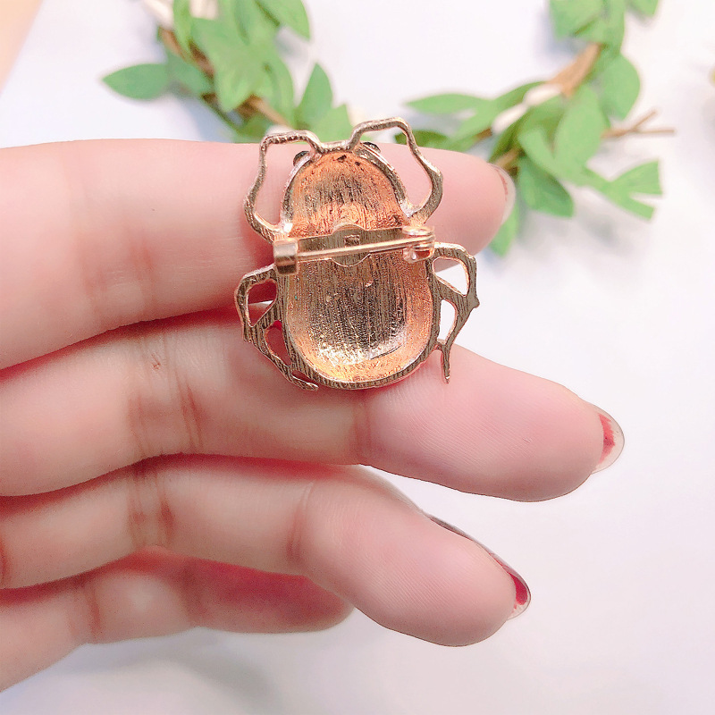Moda creativa de dibujos animados insecto broche de siete estrellas mariquita personalidad todo partido escarabajo animal camisa accesorios PIN