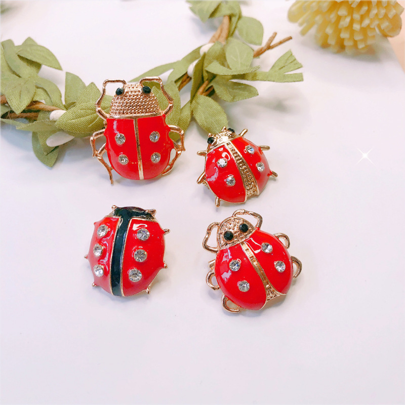 Moda creativa de dibujos animados insecto broche de siete estrellas mariquita personalidad todo partido escarabajo animal camisa accesorios PIN