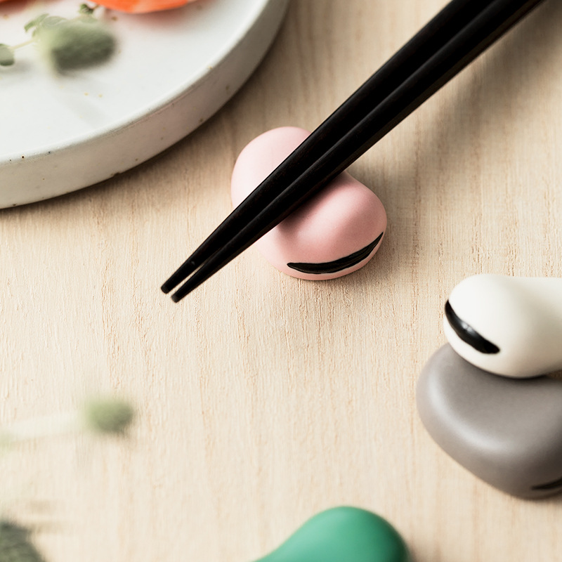 Shangen amplio frijol palillos titular mesa de comedor de cerámica lindo palillos titular palillos almohada hogar palillos titular