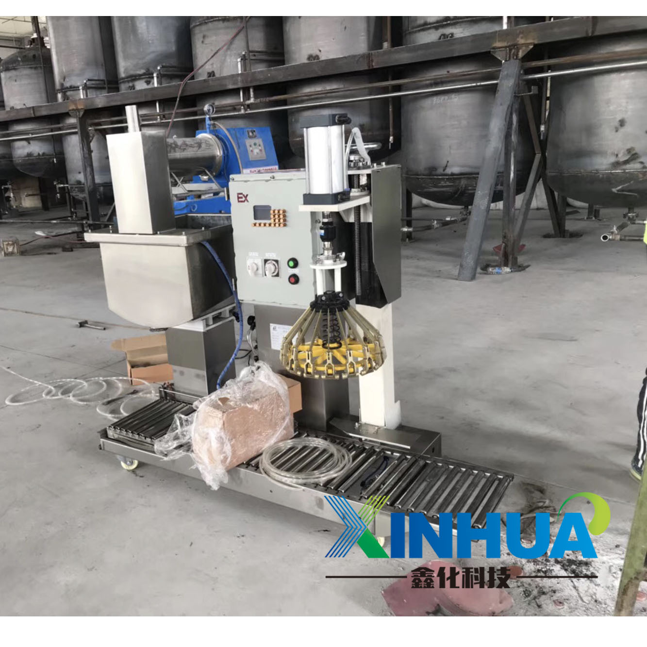 液体自动灌装机 涂料灌装机 涂料灌装设备 涂料包装机 油漆包装机