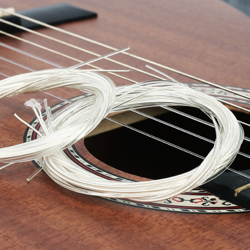 A granel guitarra clásica cuerdas de nylon fábrica al por mayor cadenas clásicas plateado fábrica cuerdas accesorios de guitarra
