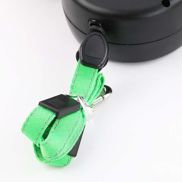 Suministros para mascotas correa retráctil correa de perro portátil Cadena de perro tractor automático Fuente de la fábrica