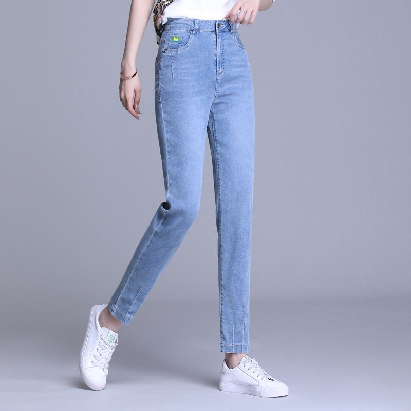 Thin elastic jeans