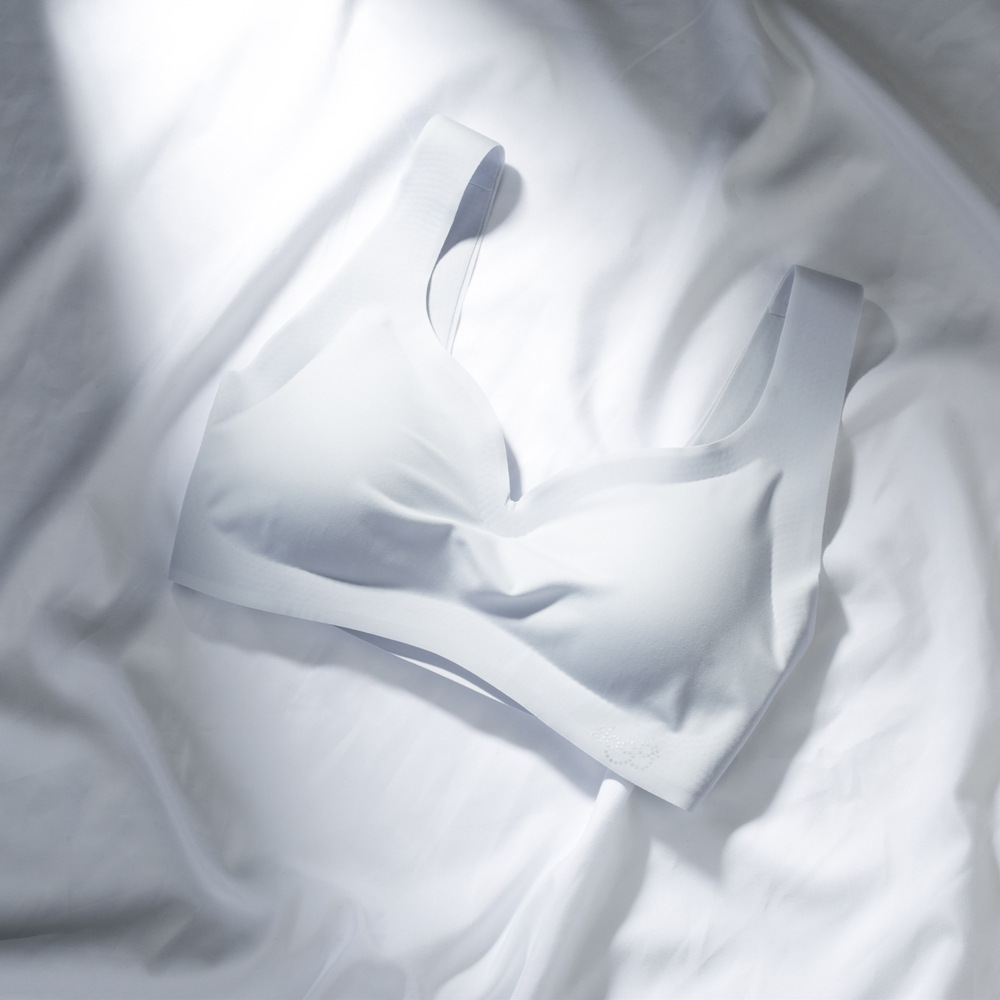 Chaleco de belleza inalámbrico sin costuras de una pieza ultrafino Candy Ice Silk Peace of Mind Candy Girl envuelto en el pecho sujetador para dormir