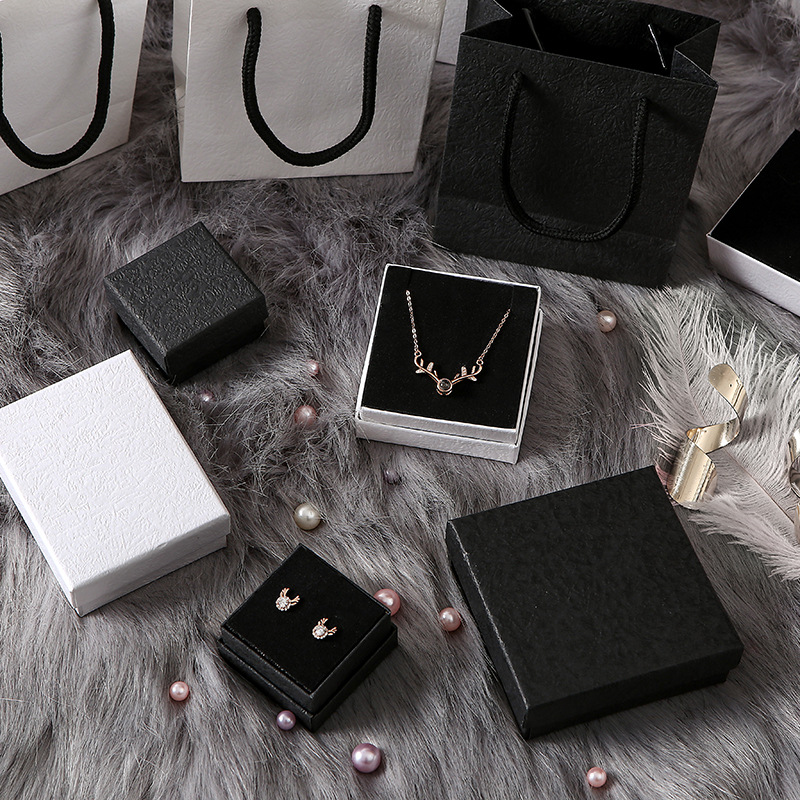 Factory direct jewelry box packaging jewelry packaging box ring earrings necklace bracelet solid color black and white small fresh paper