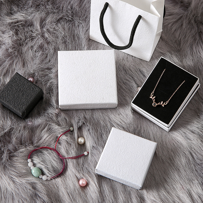 Factory direct jewelry box packaging jewelry packaging box ring earrings necklace bracelet solid color black and white small fresh paper
