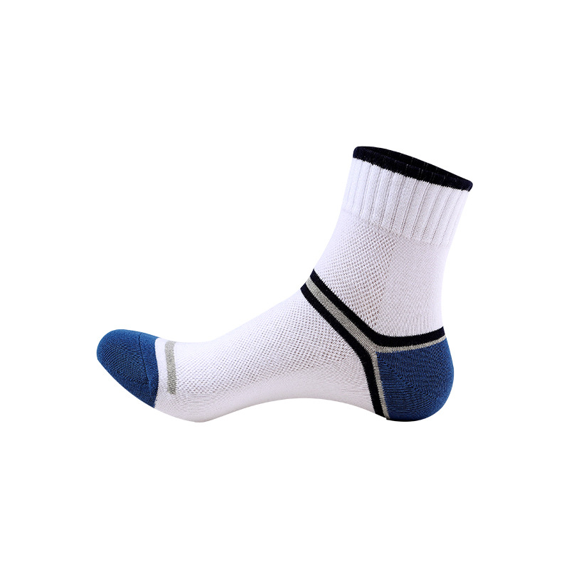 흰색 튜브 양말 한 켤레