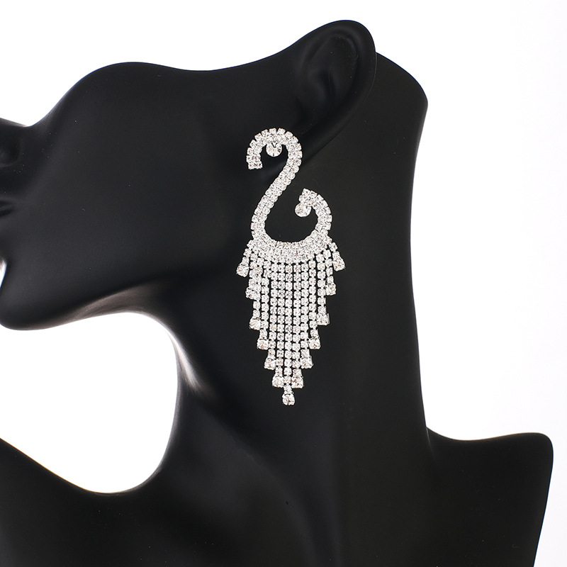 Geometric Swan Tassel Earrings With Rhinestone Claw Chain Detail_voghion.com