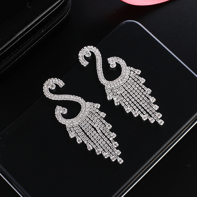 Geometric Swan Tassel Earrings With Rhinestone Claw Chain Detail_voghion.com