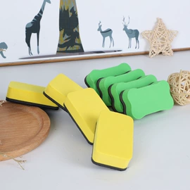 板擦;黑板;笔筒