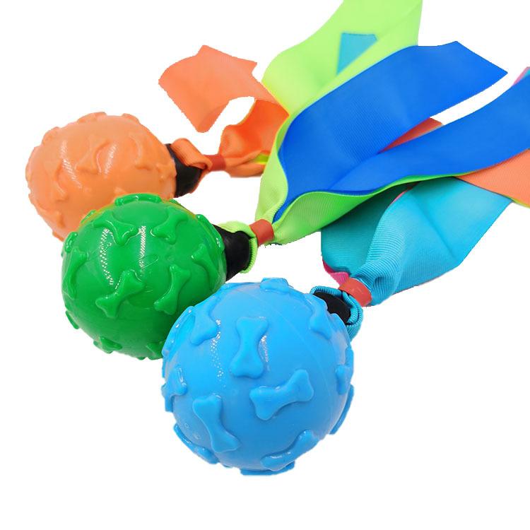 Fábrica directa para perro mordedura-resistente sonido juguetes TPR cinta hueso bola mascotas suministros en stock al por mayor